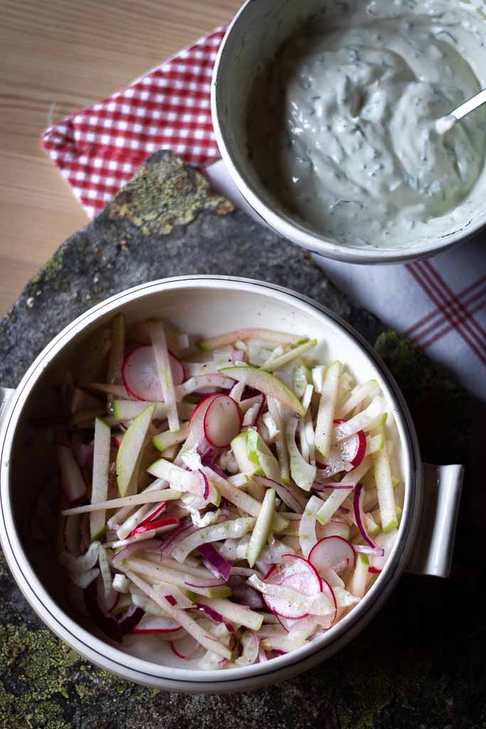 Råkostsalat og myntedressing