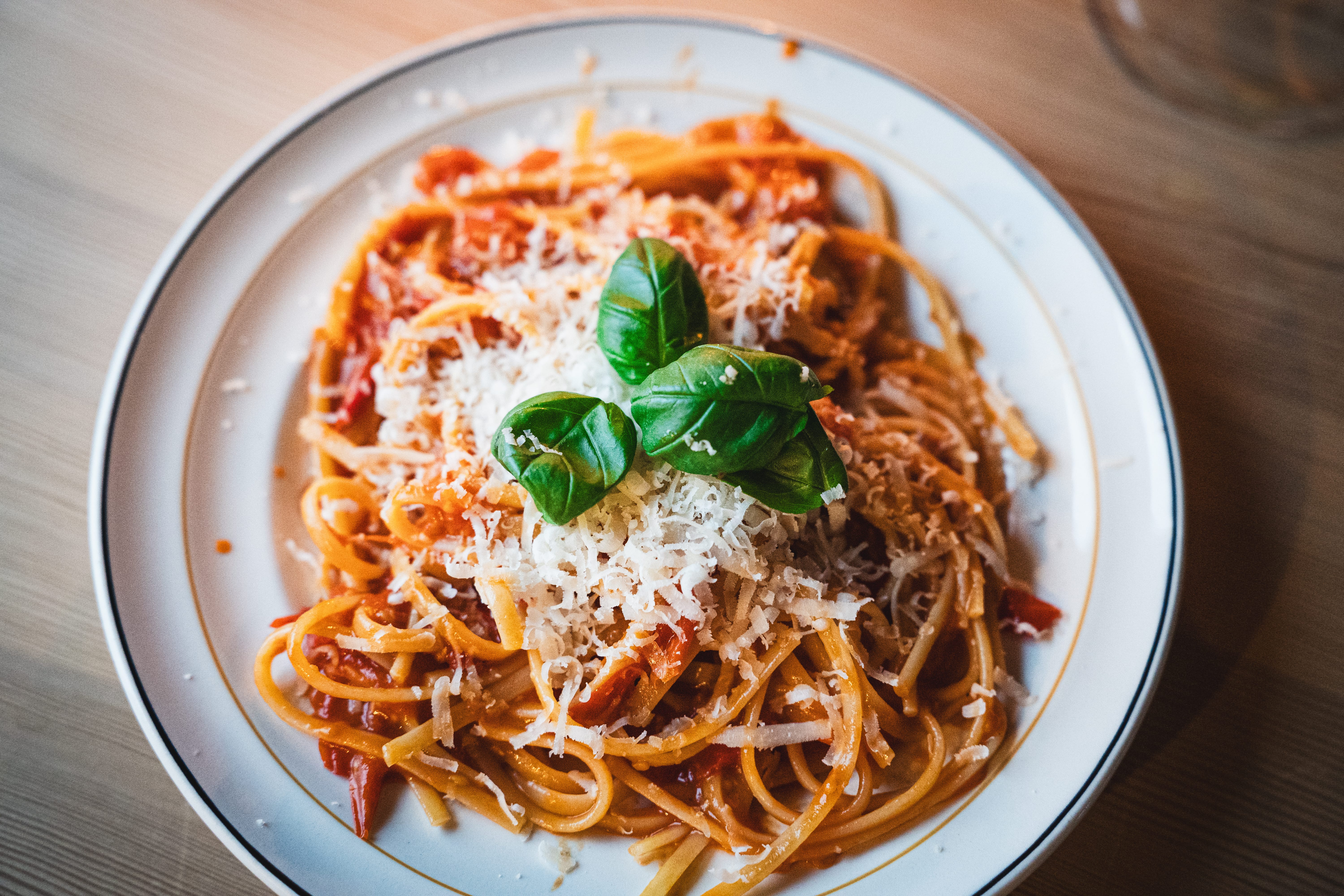 spaghetti med tomatsaus